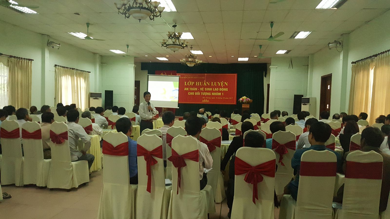 Lớp huấn luyện ATVSLĐ Hợp tác xã tại Khách sạn Bắc Giang